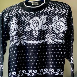 Beautiful Vintage B/W Crew Neck Sweater